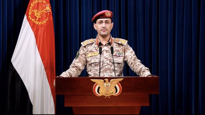 Archivo - SANAA, April 26, 2024  -- The screenshot captured from a video on April 25, 2024 shows Houthi military spokesman Yahya Sarea making a statement in Sanaa, Yemen. Yemen's Houthi group on Thursday claimed responsibility for the attack on the MSC Da