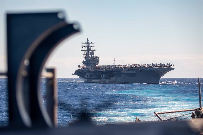 Archivo - July 22, 2023, Indian Ocean, Australia: The U.S. Navy Nimitz-class aircraft carrier USS Ronald Reagan sails in formation behind the Ticonderoga-class guided-missile cruiser USS Antietam on way to exercise Talisman Sabre on the Indian Ocean, July