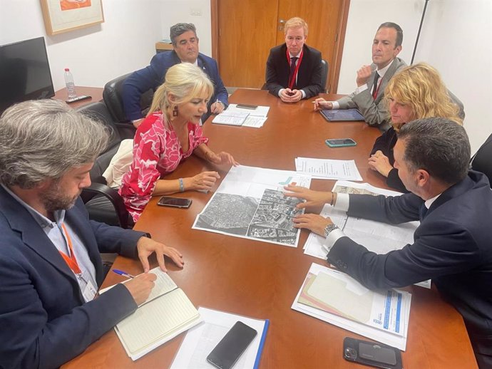 Reunión entre la consejera de Cultura, Patricia del Pozo y la alcaldesa de Huelva, Pilar Miranda.