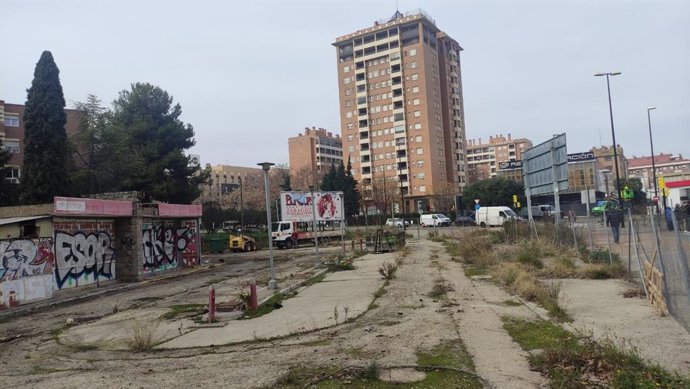 Solar donde hasta hace unos años se ubicaba la antigua gasolinera de los Enlaces que ahora será objeto de reforma por el Ayuntamiento de Zaragoza.