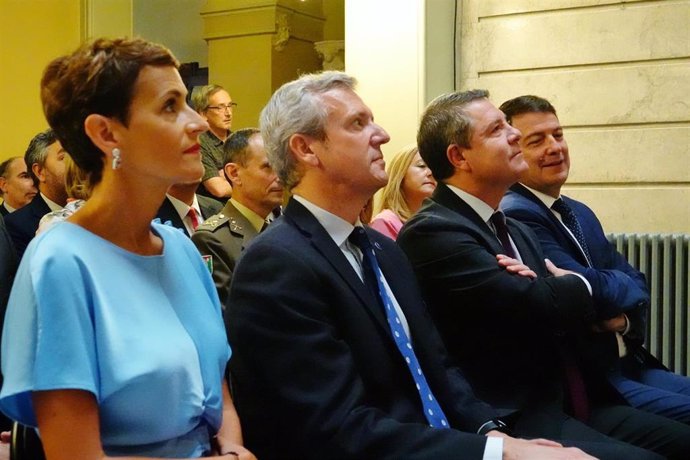 Archivo - (I-D) La presidenta de Navarra, María Chivite; el presidente de Galicia, Alfonso Rueda; el presidente de Castilla-La Mancha, Emiliano García-Page, durante la toma de posesión como presidente de Asturias de Adrián Barbón, a 27 de julio de 2023.