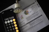 El PSOE lleva al Congreso una ley para que las eléctricas pongan en su web las vías para resolver litigios con clientes