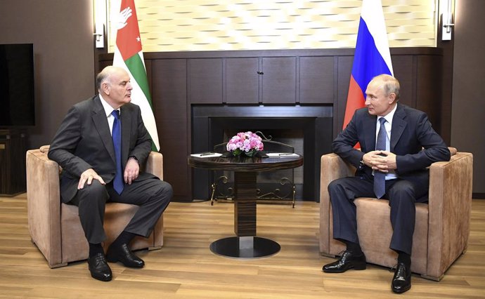 Archivo - November 12, 2020, Sochi, Russia: Russian President Vladimir Putin, right, holds a bilateral meeting with Abkhazia President Aslan Bzhania at the Bocharov Ruchei residence November 12, 2020 in Sochi, Russia.