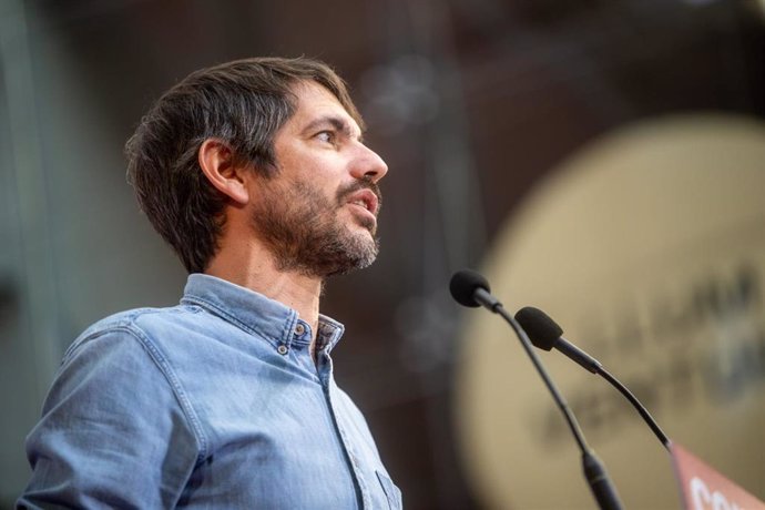 El ministro de Cultura y portavoz de Sumar, Ernest Urtasun, interviene en la clausura de la IV Assemblea Nacional de Catalunya en Comú, en el Campus Ciutadella de la Universitat Pompeu Farra (UPF), en Barcelona