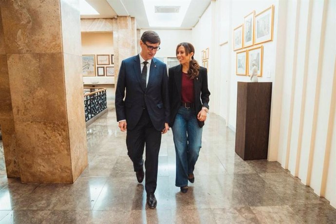 El presidente de la Generalitat, Salvador Illa, con la alcadesa de Sabadell, Marta Farrés, a 17 de noviembre de 2024