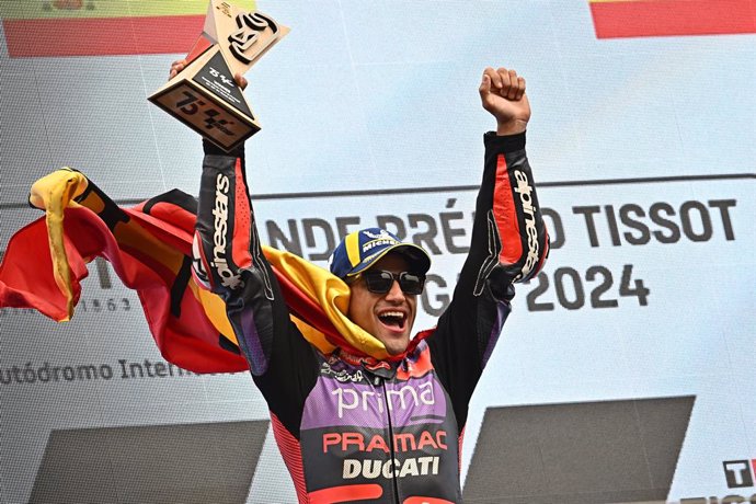 Archivo - MARTIN Jorge (spa), Prima Pramac Racing, Ducati Desmosedici GP24, portrait celebrates his victory on podium during the 2024 MotoGP Grande Prémio Tissot de Portugal on Autódromo Internacional do Algarve Circuit from March 22 to 24, in Portimao, P