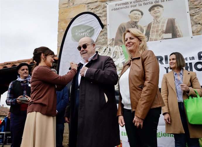 El actor Antonio Resines recibe la 'Alubia de Oro' de Casar de Periedo