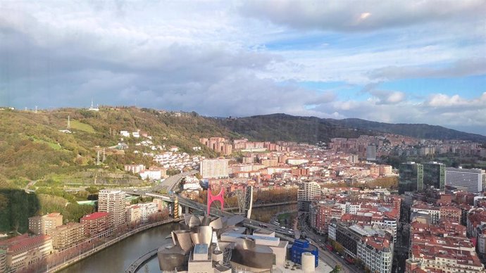 Nubes y claros en Bilbao