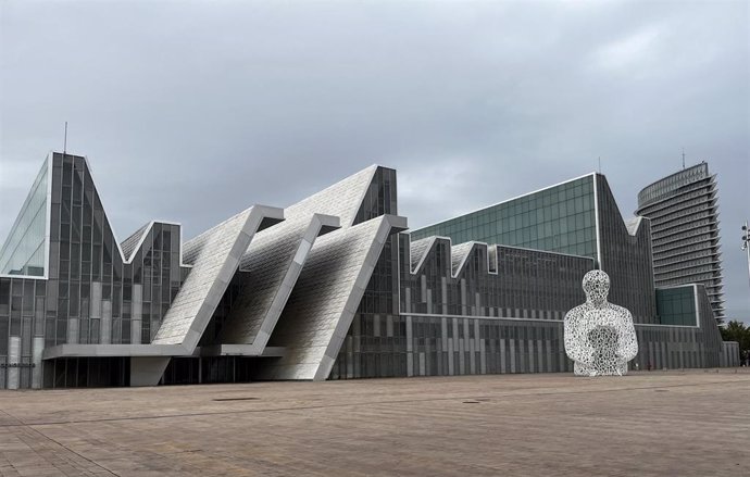 Exterior del Palacio de Congresos de Zaragoza, plaza Lucas Miret.