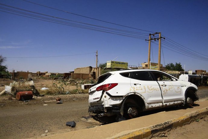 KHARTOUM, Oct. 29, 2024  -- Photo taken on Oct. 28, 2024 shows a damaged vehicle in Bahri city, north of Khartoum, Sudan. The International Organization for Migration (IOM) said on Tuesday that more than 14 million people had fled their homes since the be