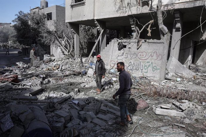 November 17, 2024, Bureij, Gaza Strip, Palestinian Territory: Palestinians check the damage following Israeli strikes in Bureij refugee camp in the central Gaza Strip on November 17, 2024, amid the ongoing war between Israel and Hamas militants