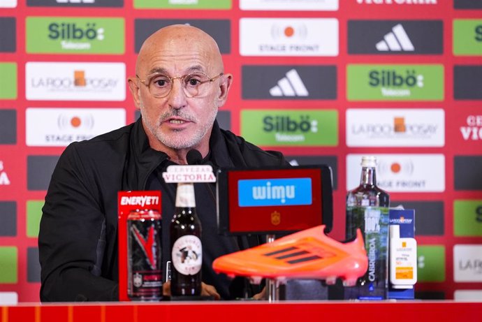 Archivo - Luis de la Fuente, head coach of Spain, attends during the press conference previous to the UEFA Nations League match between Spain and Serbia at Nuevo Arcangel Stadium on October 14, 2024 in Cordoba, Spain.