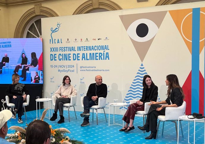 Las actrices Nathalie Poza, Alba Planas, Mireia Oriol y Gaya Toledo participan en una mesa redonda en Fical.