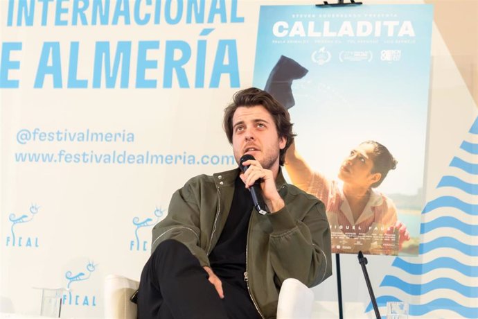 El director de 'Calladita', Miguel Faus,  en un momento de la rueda de prensa.