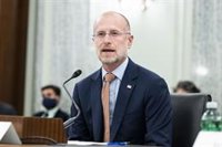 Trump elige como presidente de la agencia reguladora de las comunicaciones a un miembro que se opone a TikTok