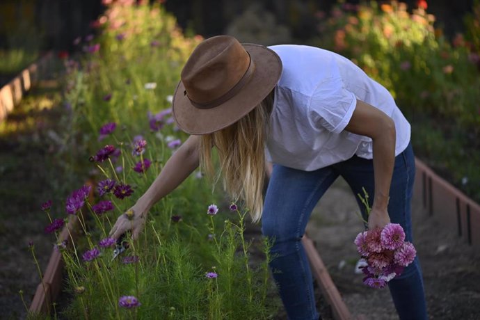 Archivo - Julia Estefanell, floricultora.