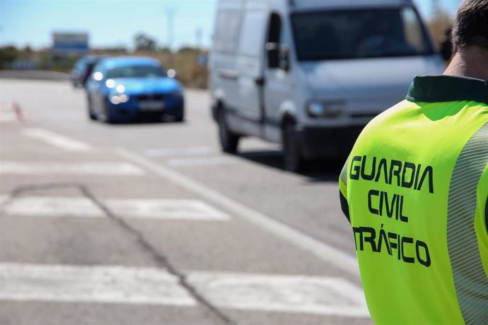 Archivo - Guardia Civil de Tráfico, en una foto de archivo