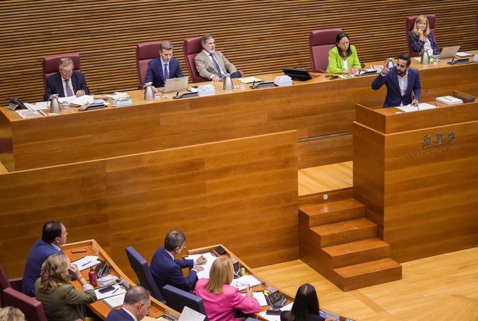 Archivo - El síndic del PSPV, José Muñoz, interviene durante un debate de política general en Les Corts