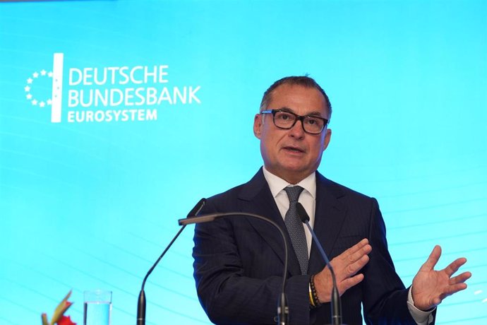 04 November 2024, Hamburg: President of the Deutsche Bundesbank Joachim Nagel speaks in the Bundesbank's office building during the ceremony to mark the change of President of the Bundesbank's head office in Hamburg, Mecklenburg-Western Pomerania and Schl