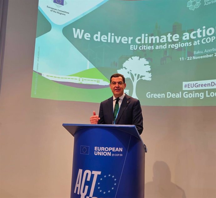 El presidente de la Junta de Andalucía, Juanma Moreno, en rueda de prensa en Bakú durante su participación en la Conferencia de las Naciones Unidas sobre el Cambio Climático (COP29).