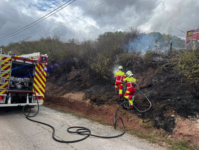 Archivo - Los bomberos del SEMCA