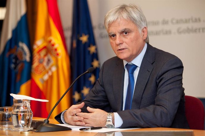 Archivo - Vicepresidente del Gobierno de Canarias, consejero de Educación y secretario general del PSC-PSOE