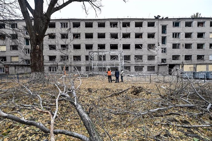 Edificio destruido por los ataques en la región ucraniana de Zaporiyia