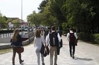 El Gobierno recuerda al PP que el Ejecutivo de Rajoy eliminó en 2013 las becas Séneca para "priorizar otras ayudas"