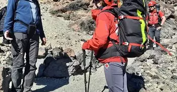 Localizan a otras casi 30 personas en la zona alta del Teide y organizan tres rescates en helicóptero