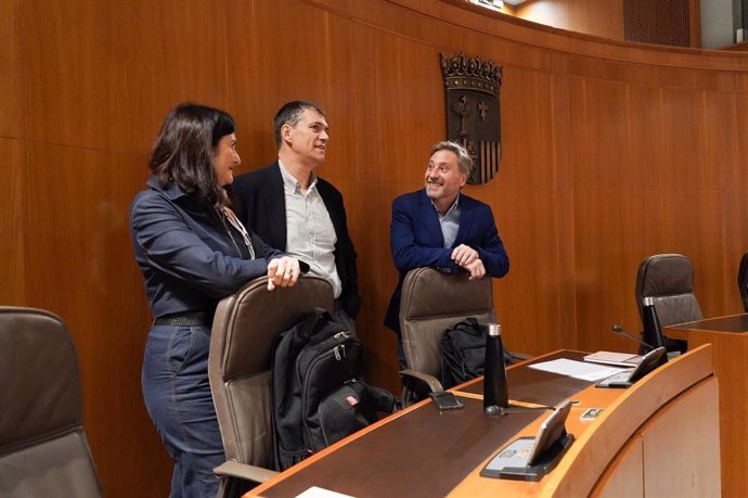 Los diputados de CHA, José Luis Soro, Joaquín Palacín e Isabel Lasobras.