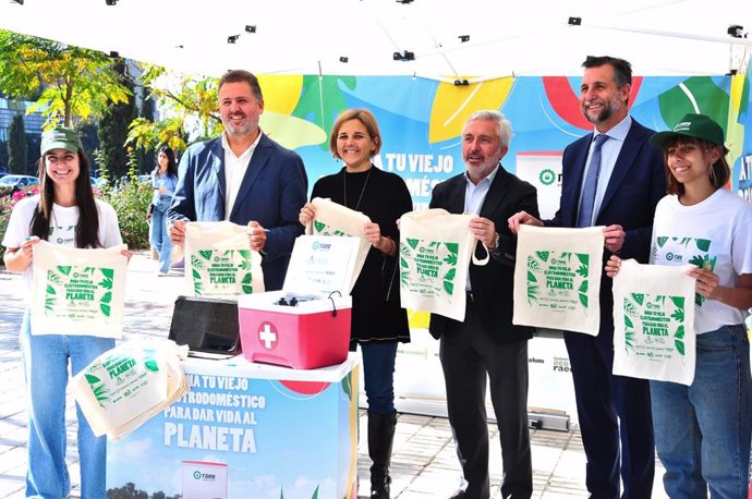 Presentación de la quinta edición de la campaña 'Dona Vida al Planeta' .