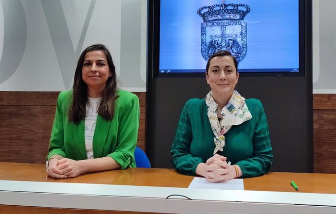 Archivo - Las concejalas de Vox en el Ayuntamiento de Oviedo, Sonsoles Peralta y Alejandra González.