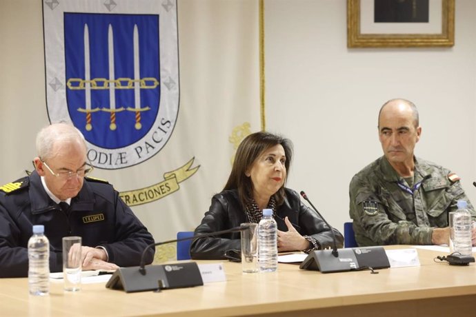 La ministra de Defensa, Margarita Robles, en una videoconferencia con los contigentes desplegados en Líbano y la Isla de Alborán.