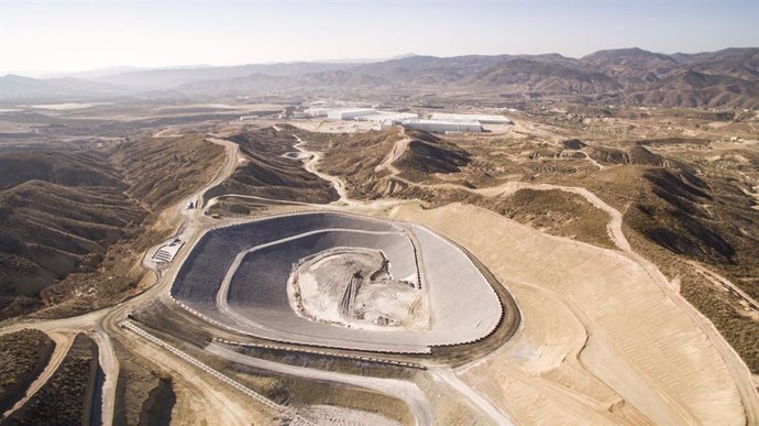 Archivo - Panorámica de la planta de gestión de residuos