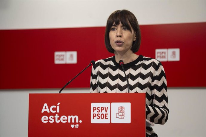 La secretaria general del PSPV-PSOE y ministra de Ciencia, Innovación y Universidades, Diana Morant, ofrece una rueda de prensa