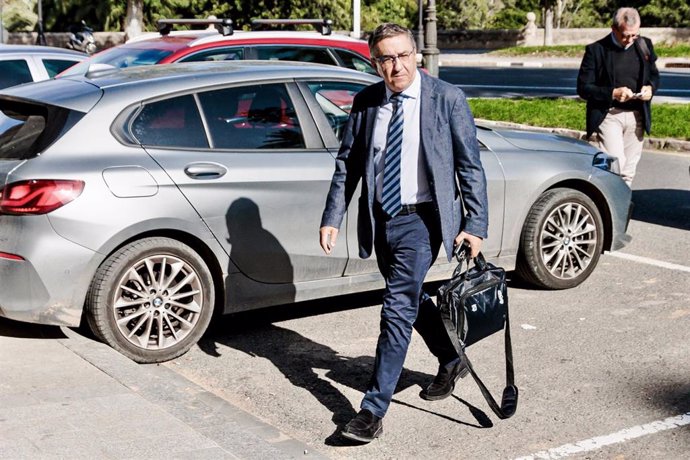 El conseller de Educación, Cultura, Universidades y Empleo de la Generalitat Valenciana, José Antonio Rovira, en la sede de la Delegación de Gobierno en la Comunitat Valenciana, Valencia Comunidad Valenciana (España), a 18 de noviembre de 2024. 