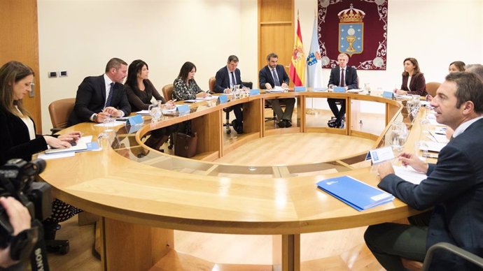 Rueda preside la reunión del Consello de la Xunta en el Parlamento gallego.