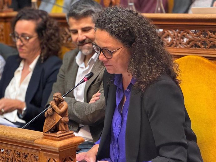 La portavoz del PSIB en el Consell de Mallorca, Catalina Cladera, en un pleno insular.