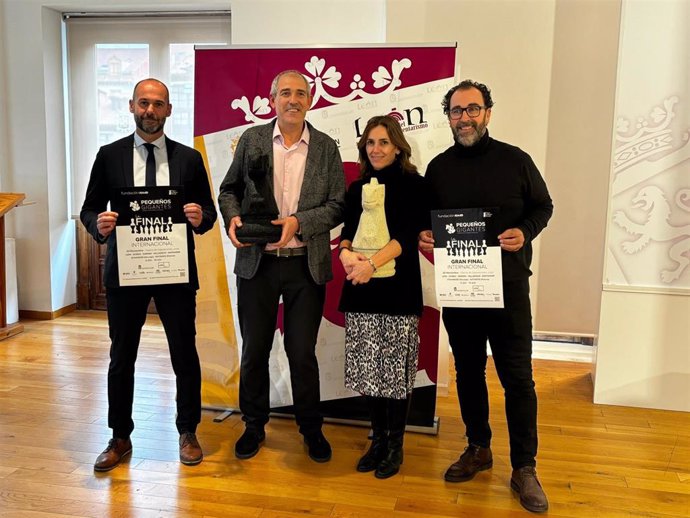 Presentación de la gala final del torneo de ajedrez.