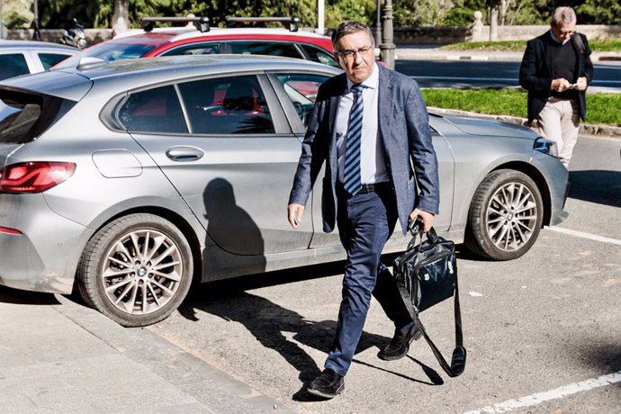 El conseller d'Educació, Cultura, Universitats i Ocupació de la Generalitat Valenciana, José Antonio Rovira, en la seu de la Delegació de Govern a la Comunitat Valenciana, València Comunitat Valenciana (Espanya), a 18 de novembre del 2024. 