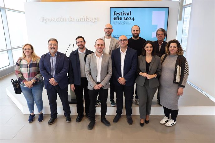 El vicepresidente de la Diputación y diputado de Cultura, Manuel López Mestanza, junto al director de festival Eñe, Luis Posada, han dado a conocer la programación del mismo.