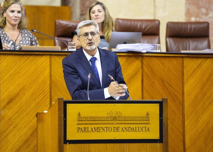 Archivo - El parlamentario del PSOE-A Josele Aguilar interviene en el Pleno de la Cámara andaluza. (Foto de archivo).