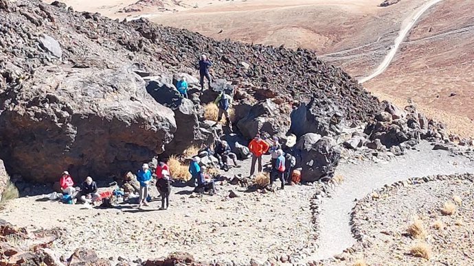 Grupo de personas a las que se ha obligado a bajar del Teide por las malas condiciones meteorológicas