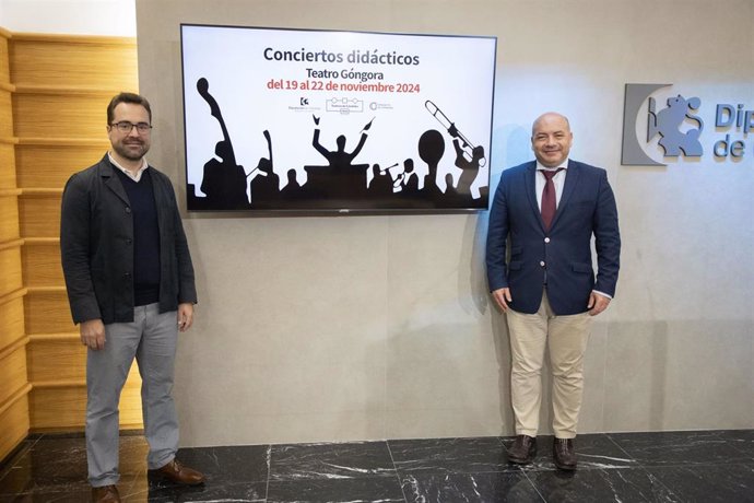 Gabriel Duque (dcha.), en la presentación de los 'Conciertos Didácticos' de la Orquesta de Córdoba.