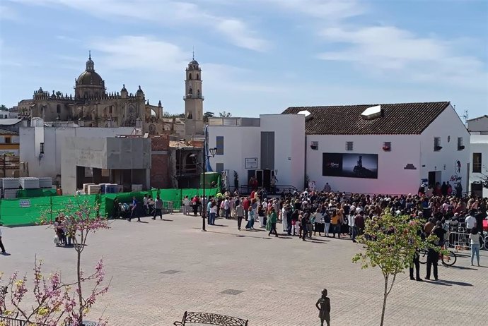 Archivo - Vista del edificio en obras del Museo del Flamenco de Andalucía (i), junto al Centro Cultural Lola Flores, en Jerez de la Frontera (Cádiz). ARCHIVO.