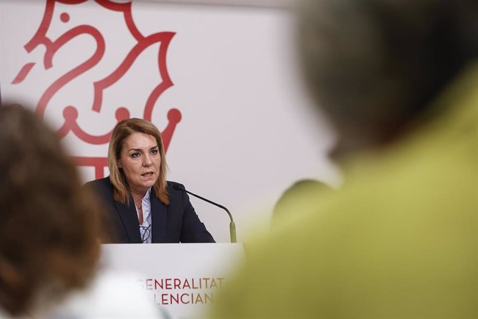 La vicepresidenta del Consell y consellera de Servicios Sociales, Igualdad y Vivienda, Susana Camarero, durante una rueda de prensa tras comenzar a ser la nueva portavoz del Consell