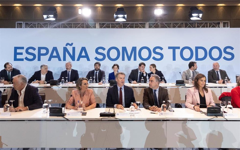 (I-D) El vicesecretario Institucional del PP, Esteban González Pons; la secretaria general del PP, Cuca Gamarra; el presidente del Partido Popular, Alberto Núñez Feijóo y el vicesecretario de Coordinación Autonómica y Local del PP, Elías Bendodo, durant
