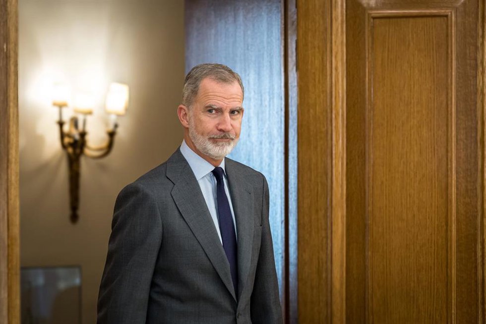 El Rey Felipe VI en una audiencia en el Palacio de la Zarzuela, a 6 de noviembre de 2024, en Madrid (España). Allamand anteriormente desempeñó el puesto de ministro de Relaciones Exteriores de su país, bajo el segundo gobierno del presidente Sebastián P