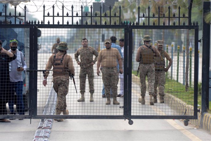 Archivo - September 10, 2024, Peshawar, Peshawar, Pakistan: PTI protest outside KPK provincial assembly as Islamabad police arrest party leaders..PESHAWAR, PAKISTAN, SEPTEMBER, 10: Supporters of the former Prime Minister and chairman of opposition Pakista