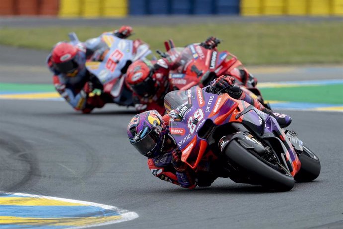 Archivo - Jorge Martin of Spain #89 and Prima Pramac Racing (Ducati), Francesco Bagnaia of Italy #1 and Ducati Lenovo Team, Marc Marquez of Spain #93 and Gresini Racing MotoGP (Ducati) in action during the 2024 MotoGP Michelin Grand Prix de France (27 lap